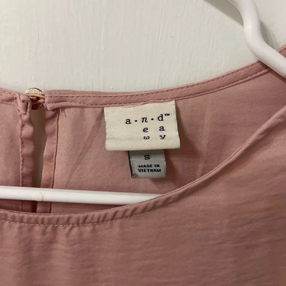 Rose colored blouse - Picture 3 of 4